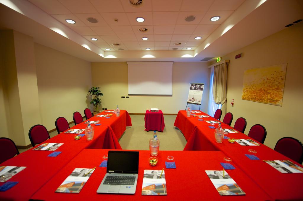 Mercure Genova San Biagio Экстерьер фото