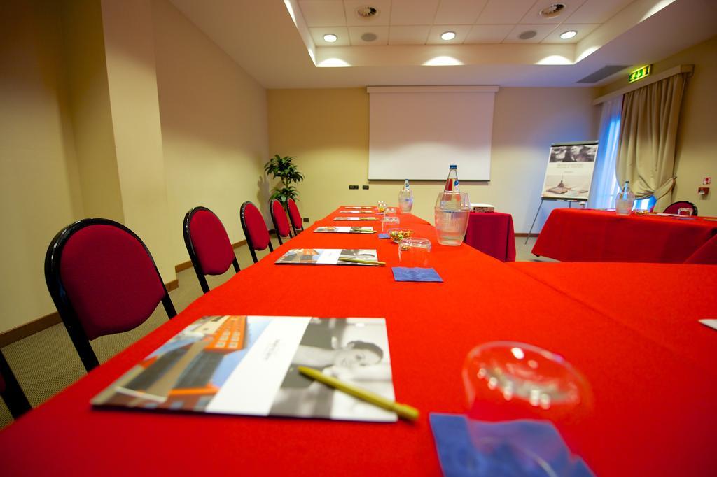Mercure Genova San Biagio Экстерьер фото