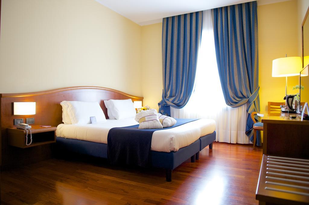 Mercure Genova San Biagio Экстерьер фото